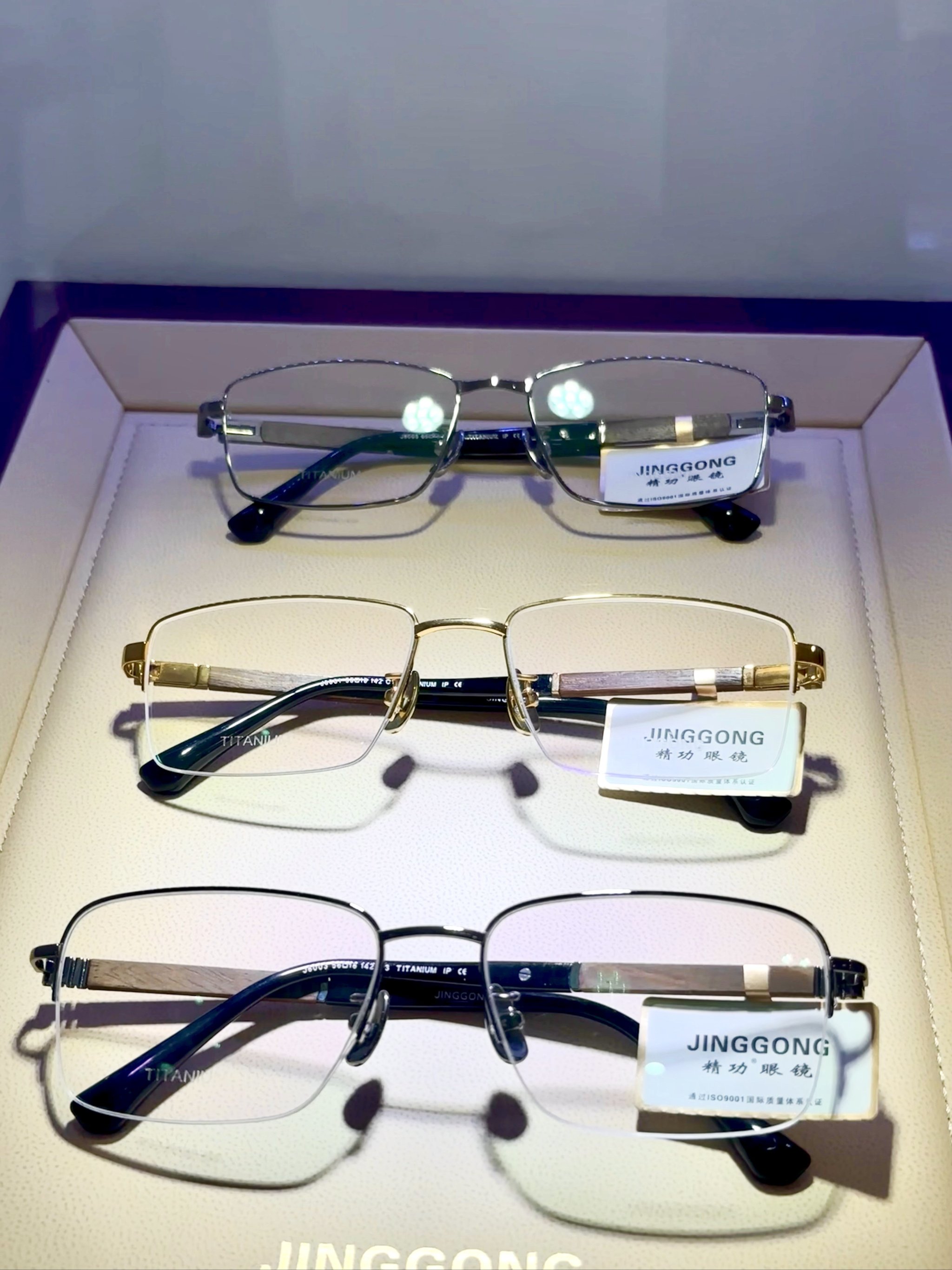 花梨木半框眼鏡 i沉穩成熟商務風的頂級配飾